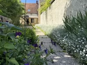 Charming Cottage with Spacious Separate Garden Ref # RT5607P 