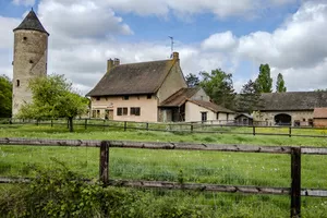 Old Fortified Farm, 6.6 hectares, Burgundy Bresse region Ref # BH5614B 