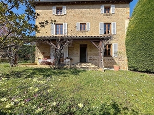 Charming house in the Beaujolais area, 4 bedrooms Ref # BH5612H 