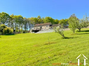 Alone at the top of the hill and splendid views! Ref # Li821 