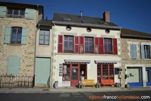 Stylishly renovated village house or lunchroom? Ref # Li824 