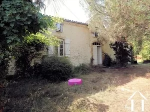 .A charming vintners house in the heart of a village.   Ref # EL5055 