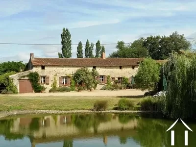 A WELL RENOVATED LONGERE WITH LOTS OF CHARACTER