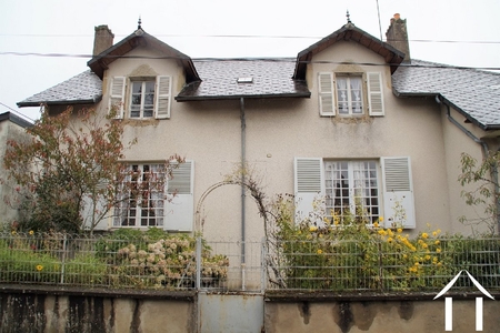 Charming spacious town house in Luzy