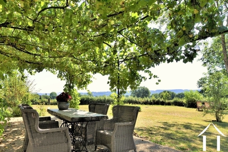 ombre naturelle sur la terrasse