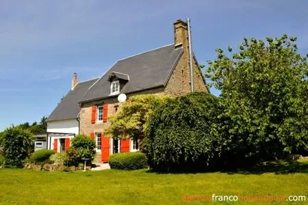 Vrijstaande gerenoveerde villa op 2.8 ha  Ref # Li1066 