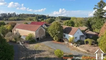 Characterful house with pool and barn Ref # Li1074 