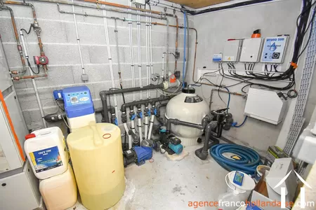 Manor House for sale ussel, auvergne, Li944 Image - 65