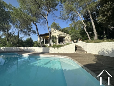 Detached villa in a quiet, residential and privileged setting within walking distance of the center of the beloved and “green” village of St. Ref # EG11-2494 