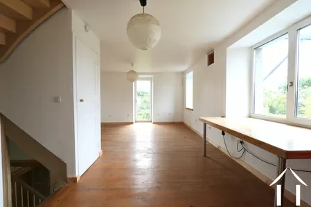 Grande pièce au niveau 1 - vue de la chambre