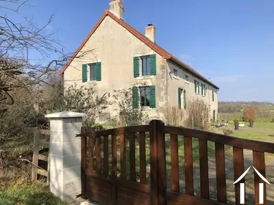 Entrance via courtyard