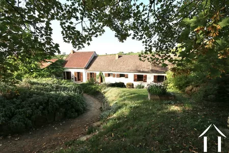 Large house with swimming pool near Beaune Ref # CR5563BS