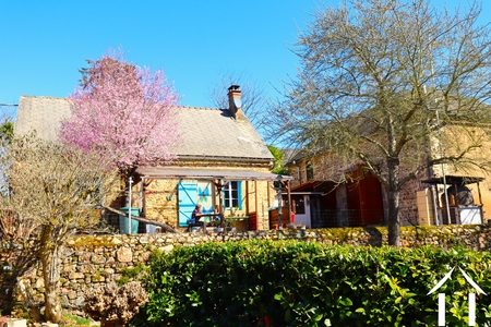 Stone residence with barn and mini campsite in a beautiful Morvan valley. Ref # CVH5580L 