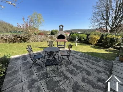 beautiful garden, views over gardens to the back, no vis a vis