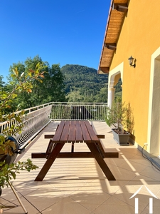 Side terrace seating