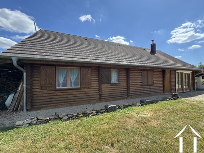 Comfortable single-level living in a fully wooden chalet with stunning views Ref # DF5610C 