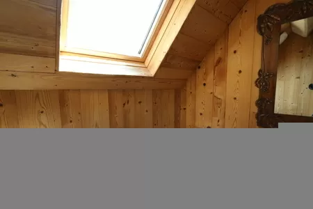 House 2: toilet and wash bassin