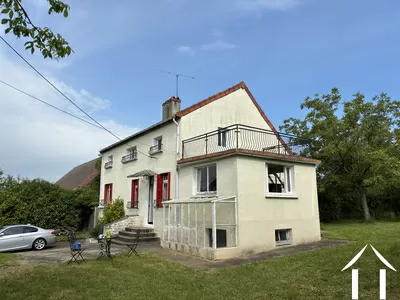 beautifully located house in a dreamy Burgundian setting Ref # CvH5616L