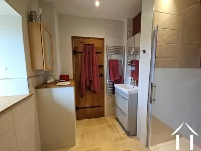 Bathroom to wash hand basin