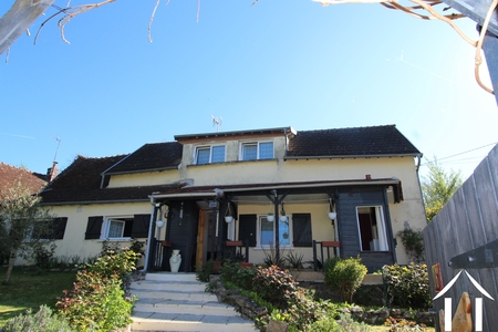 Charming Countryside House with Adaptable Living Areas Ref # LB5666N 