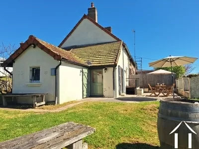 Quaint 2 bedroom house with garden and view near Nolay Ref # JDP5665S 