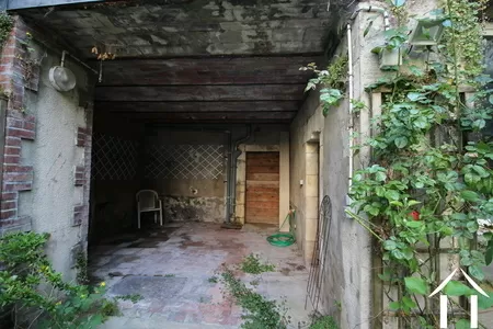 Entrance atelier & cellar