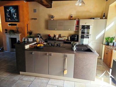 KItchen with island