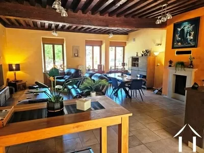 Spacious living room