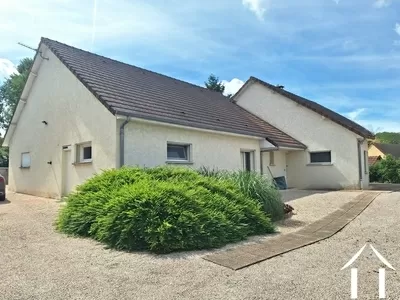 Large modern bungalow with a low-maintenance garden Ref # JDP5684S 