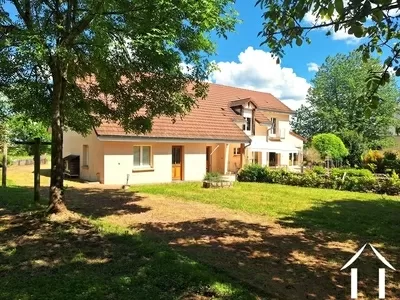 Modern 5-bedroom house in a unique natural setting Ref # JDP5691S 