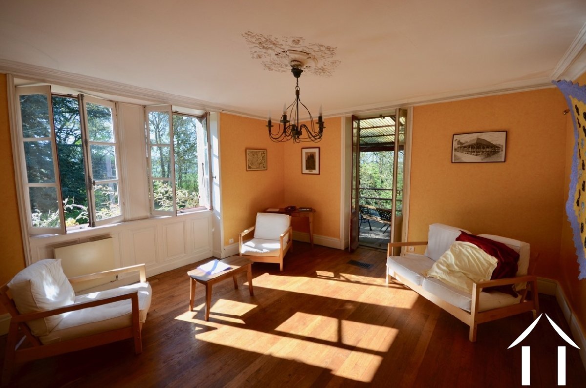 House for sale couches, burgundy - 12699 - France4u.eu