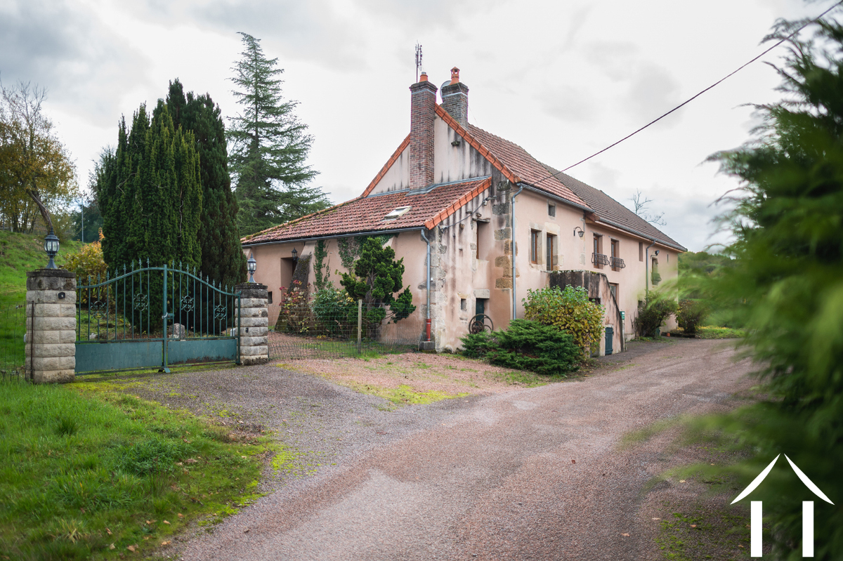 Large house with pool and tennis near Sully