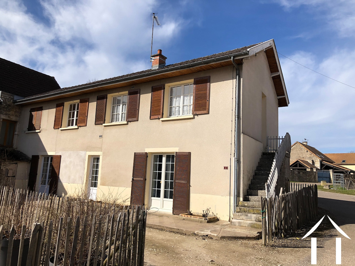 Village house with outbuilding north west of Beaune