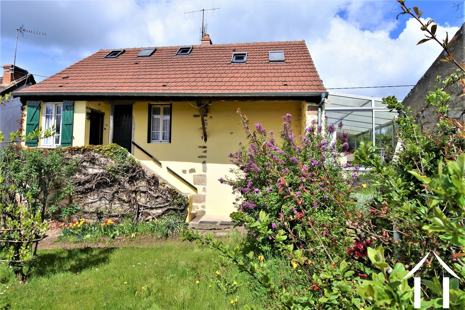Quaint 2 bedroom stone house with small garden and a view