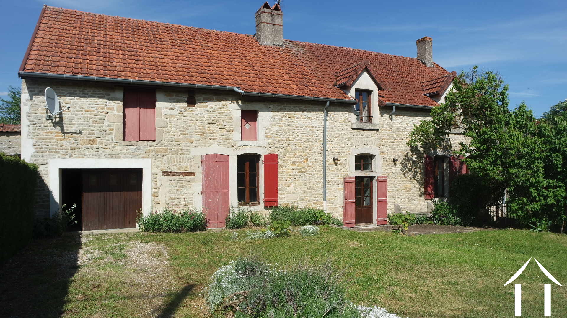 Ferme de caractère au coeur d'un village