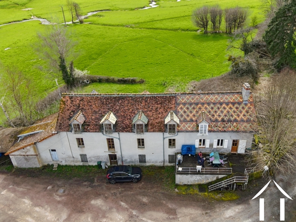 Large house in beautiful Morvan valley