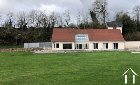 Large architect house on ground level with pool