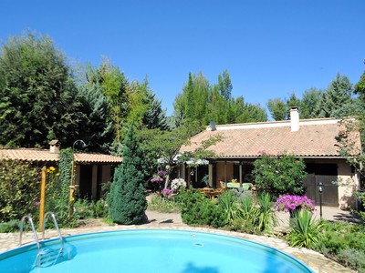 Villa with pool and views close to nature and the Orb River