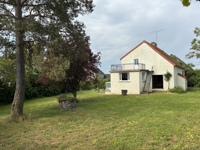 beautifully located house in a dreamy Burgundian setting