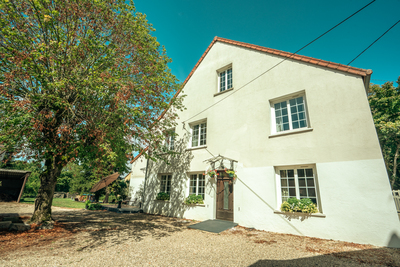 Large family home on the Canal du Centre