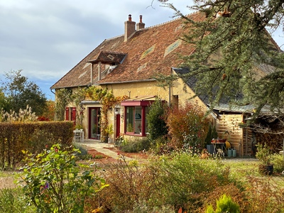 Former presbytery beautifully located in the Morvan Regional Natural Park