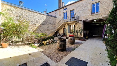 A micro-estate with a house including 2 appartments