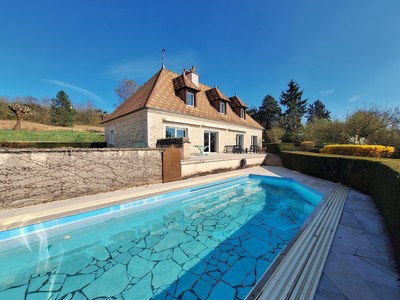 Exceptional stone house, pool and large garage near Beaune 