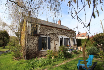 Charming country farmhouse with garden