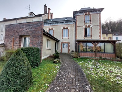 5 bedroom house in center of Tonnerre