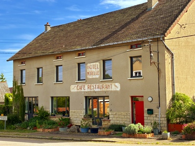 Renovated former village hotel with many possibilities