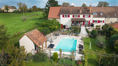 Large bedroom house with gite and pool
