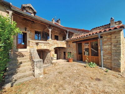Character 2 bedroom house between Cluny and Tournus